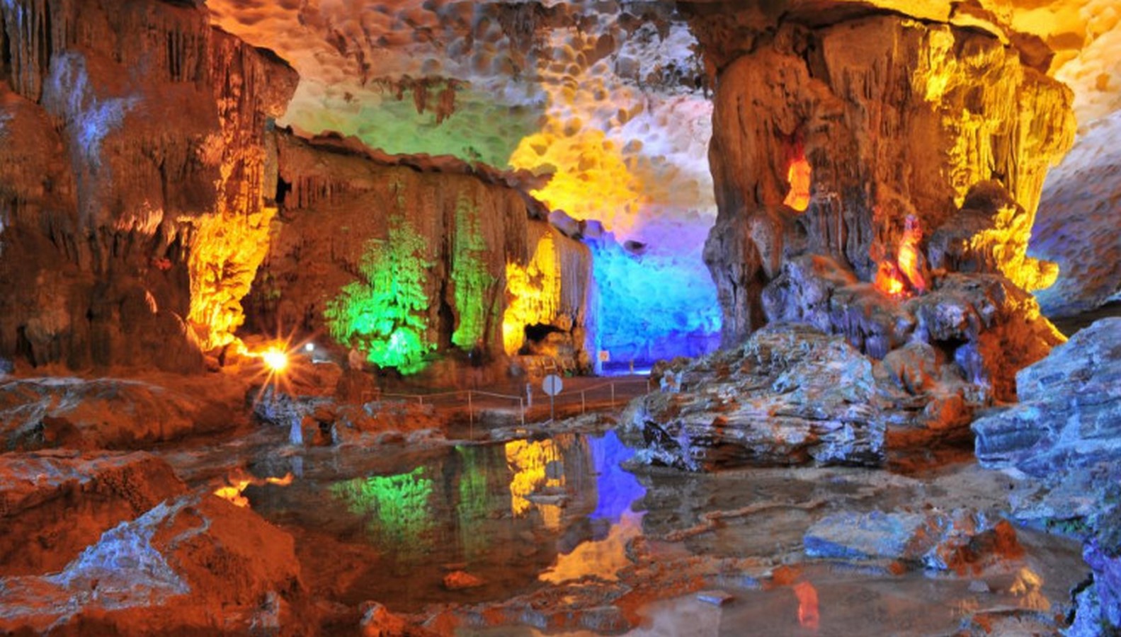 Sung Sot Cave Of Vietnam - Sheet2